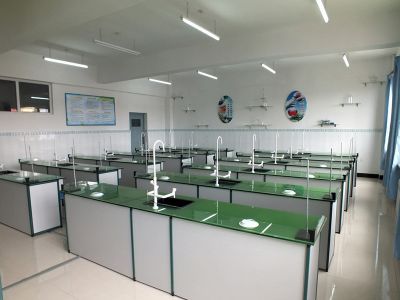 實(shí)驗(yàn)臺